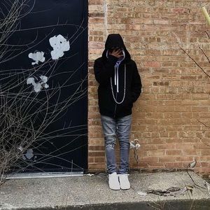 Meet your Posher, Yaee